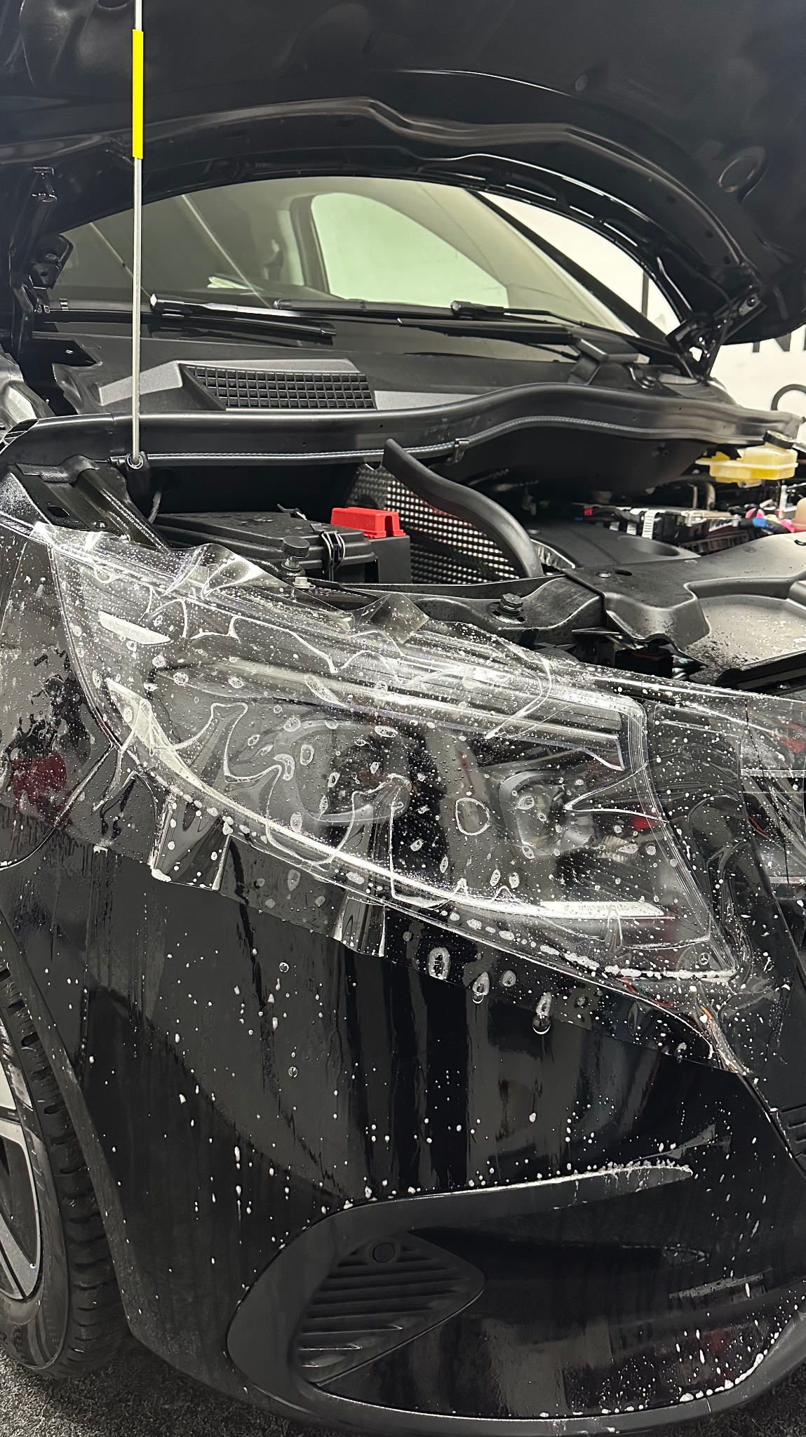 Zabezpieczenie lamp bezbarwną folią PPF