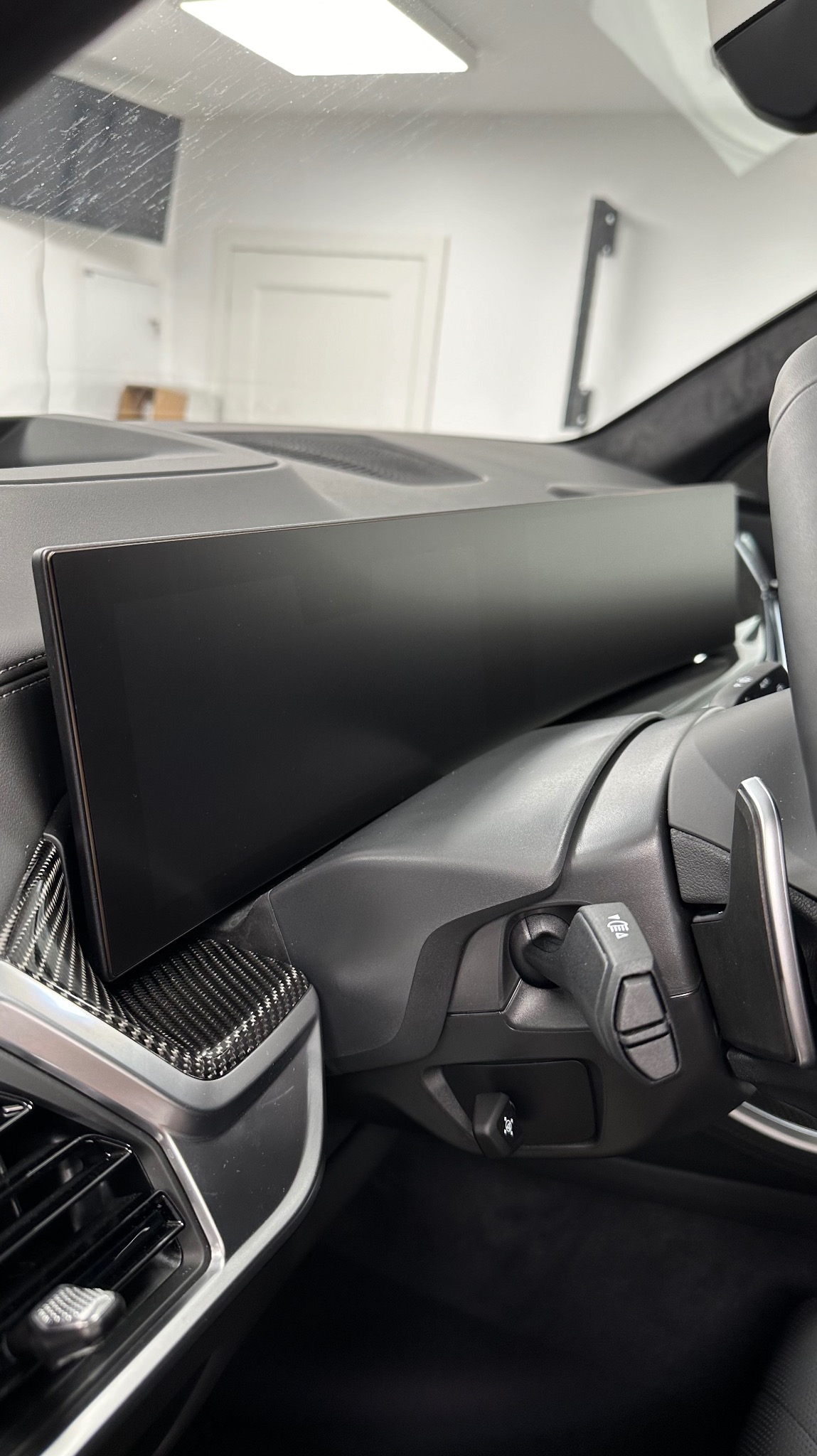 Ekran zabezpieczony matową folią PPF