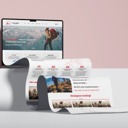 ANIELA SZYDŁO STUDIO PROJEKTOWE - Ekran laptopa wyświetlający stronę internetową Speed Hiking Academy z ofertą kursów aktywności fizycznej w górach, obok rozłożony ulotka z informacjami o treningach, całość na jasnym tle.