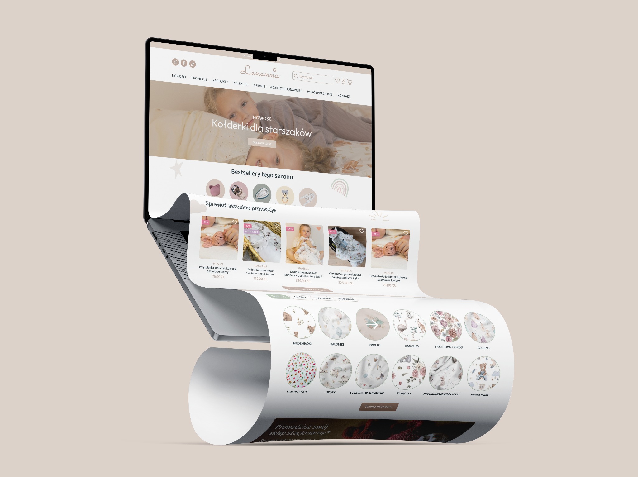 Ekran laptopa prezentuje interfejs sklepu internetowego z pastelową grafiką i ofertą kołderek dla dzieci, wyświetlając aktualne promocje i wzory tkanin.