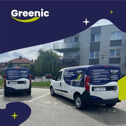 Dwa białe samochody dostawcze z logo 'Greenic' zaparkowane na parkingu przed budynkiem mieszkalnym, na tle ciemnoniebieskiego graficznego tła z gwiazdkami.