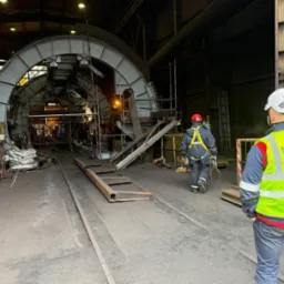 Stały nadzór BHP od przygotowania dokumentacji po bieżąca weryfikację środowiska pracy.