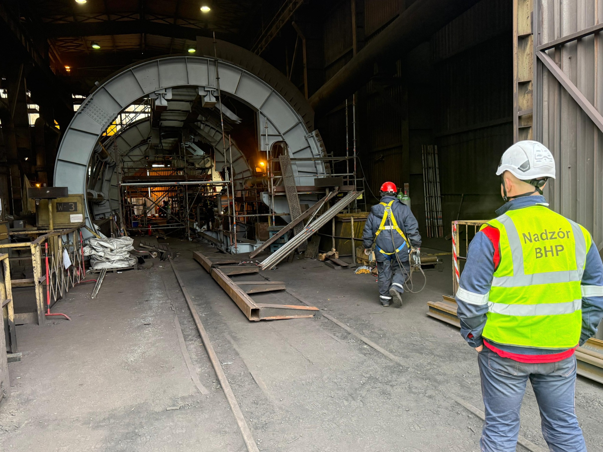 Stały nadzór BHP od przygotowania dokumentacji po bieżąca weryfikację środowiska pracy.