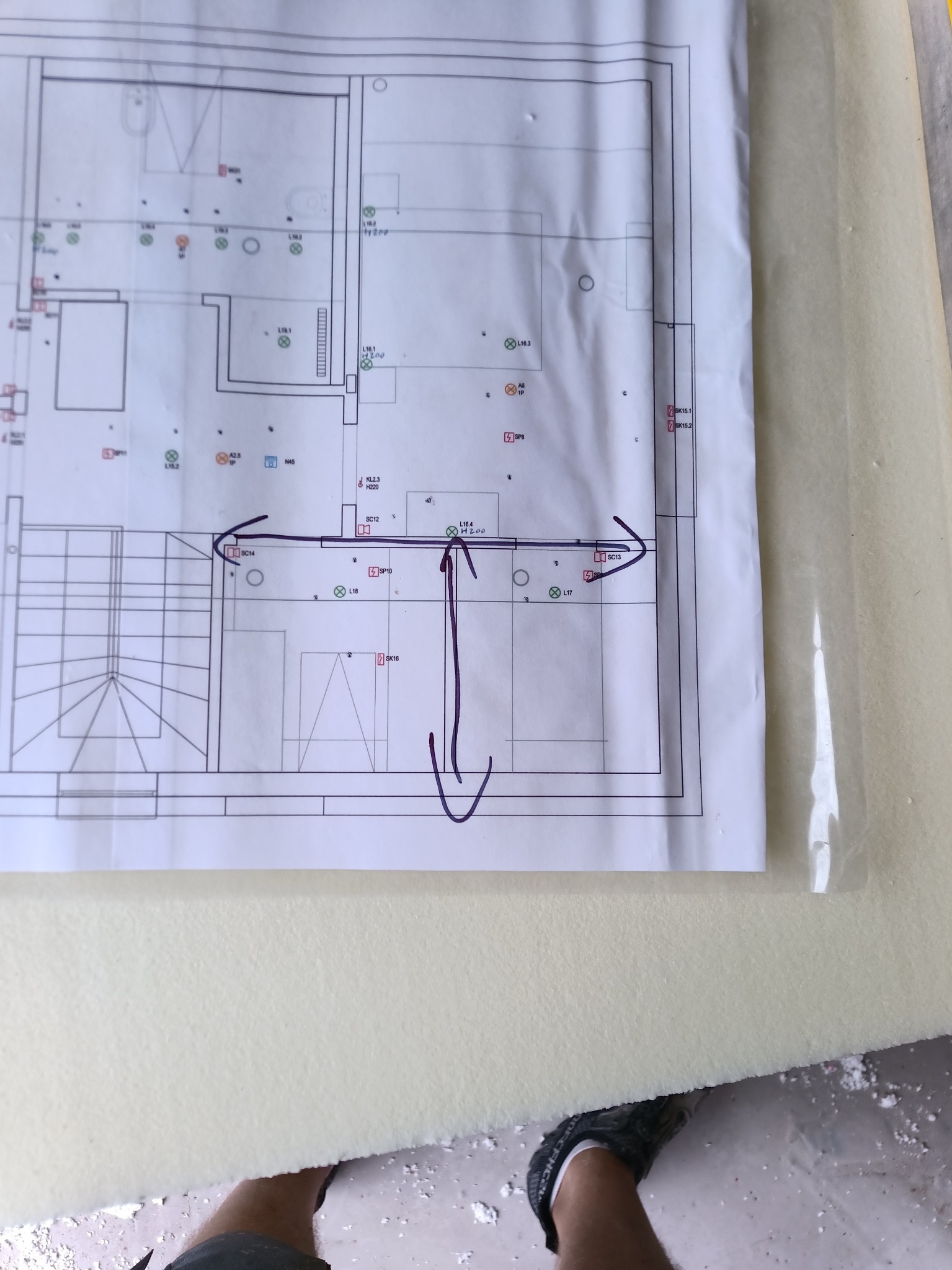 Instalacja elektryczna pod posadzka