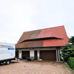 Porównanie dachu w połowie umytego