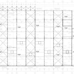 STEELWING Sp. z o.o. - Plan konstrukcji stalowej hali z zaznaczonymi elementami i wymiarami, widok z góry, rysunek techniczny.