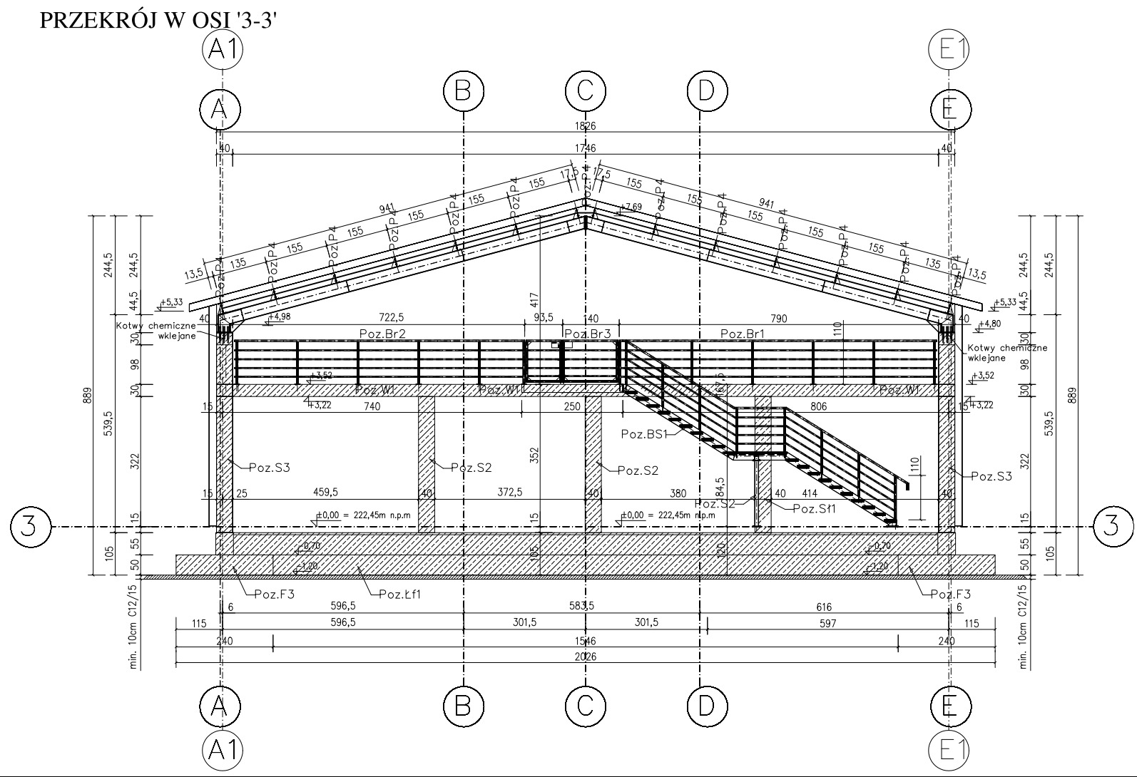 Przekrój architektoniczny hali stalowej z oznaczeniami wymiarów, elementów konstrukcyjnych i poziomów posadowienia.