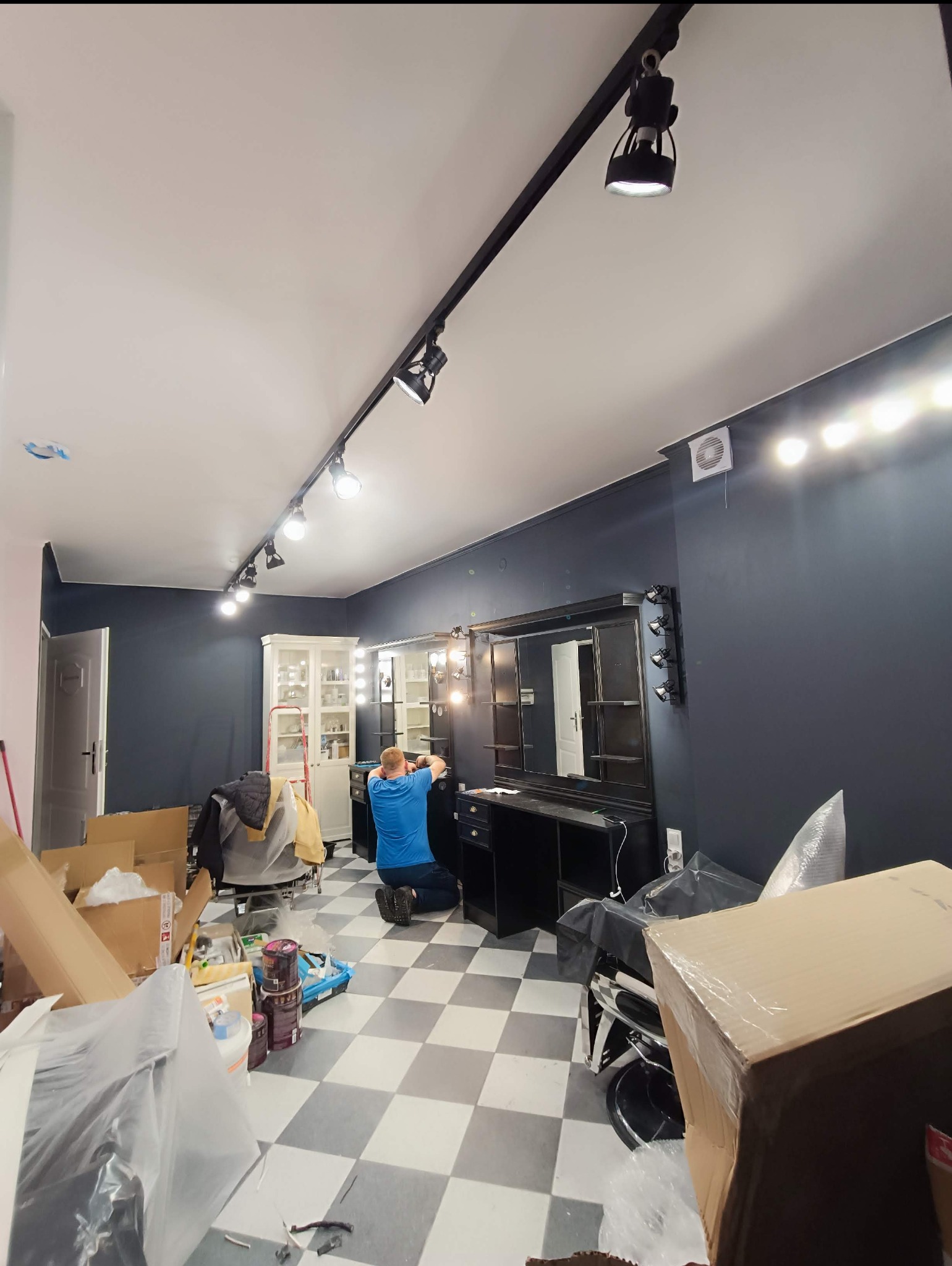 Realizacja instalacji elektrycznej w salonie fryzjerskim