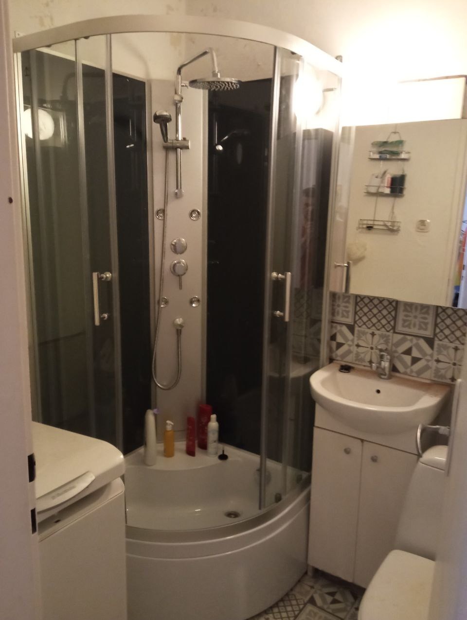 Montaż wyposażenia łazienki, kabin prysznicowych