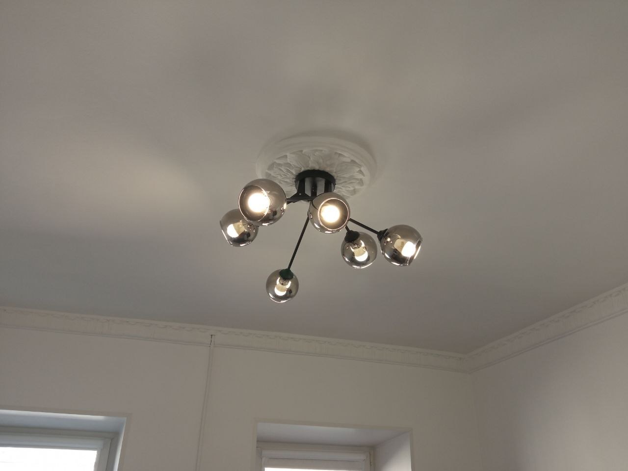 Montaż oświetlenia i żyrandoli