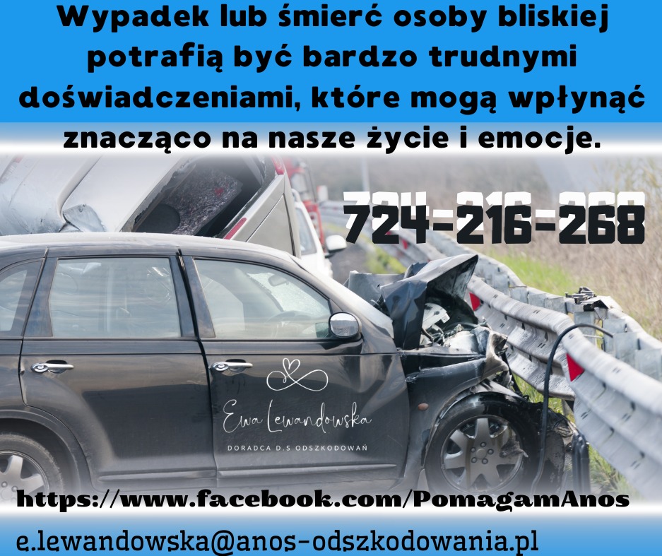 Rozbity czarny samochód po wypadku drogowym, z widocznymi uszkodzeniami karoserii, na tle bariery energochłonnej, z naniesionym numerem telefonu i danymi kontaktowymi doradcy ds. odszkodowań.