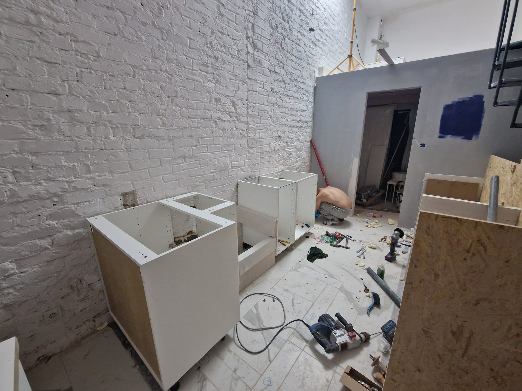 przeróbki lokali, zabudowy, antresole, barierki, ścianki karton gips, schody, elektryka, podswietlanie LED, bary, lady