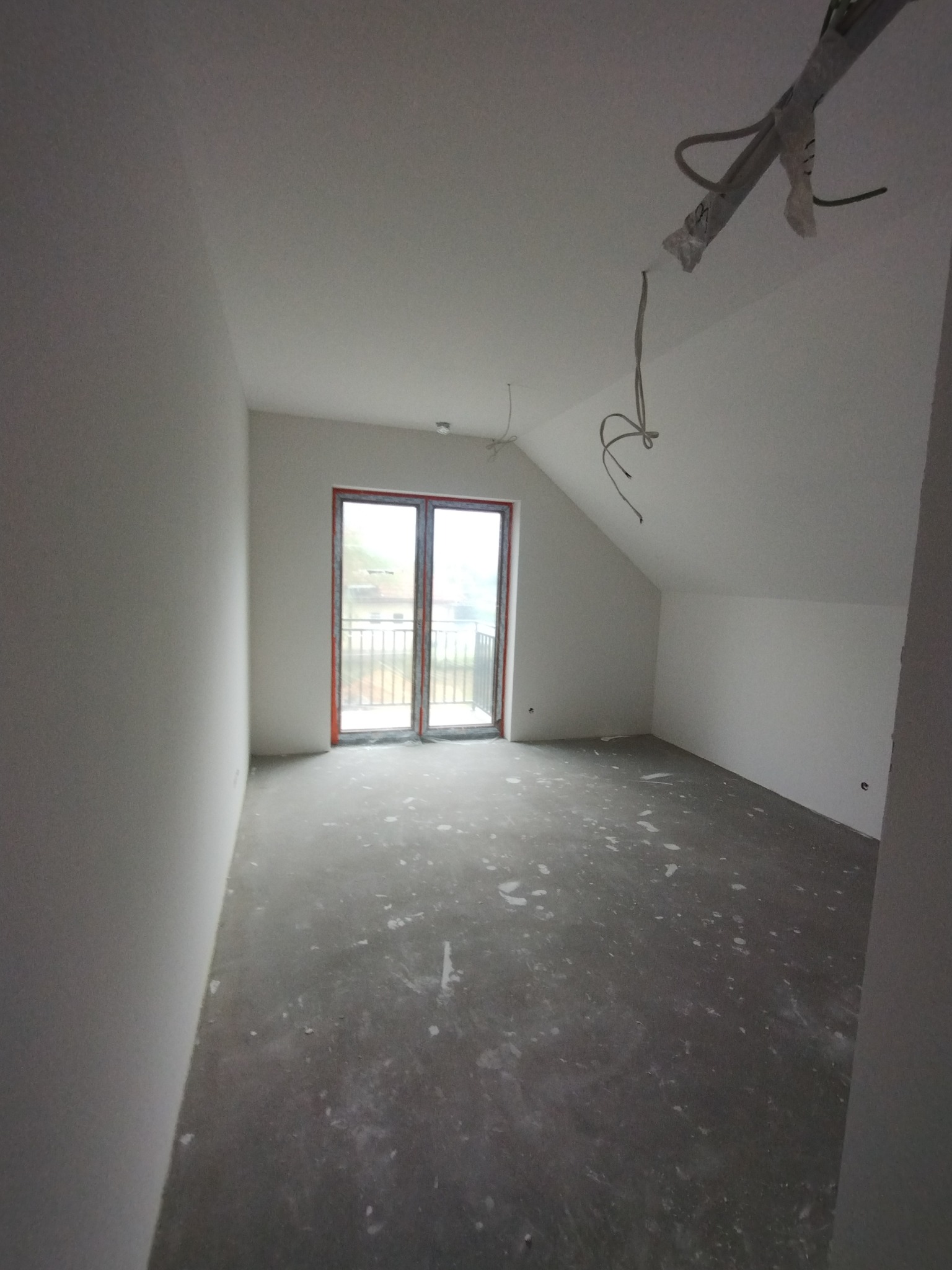 To samo poddasze już po ociepleniu ,opłytowaniu i gładzi .