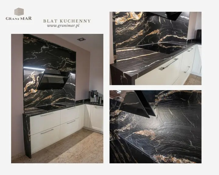 Kuchnia z czarnym blatem i okładziną ścienną z kamienia o unikalnym, falistym wzorze w odcieniach złota i bieli, uzupełniona białymi szafkami i nowoczesnym okapem.