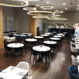 Montaż podłóg drewnianych w Hotelu Marriott na Okęciu