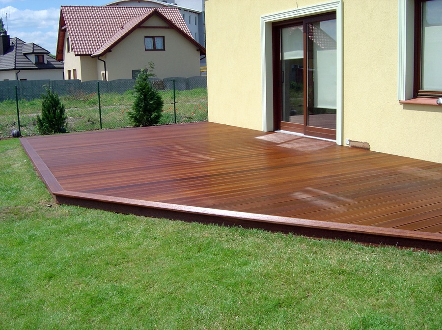 Montaż tarasu z drewna egzotycznego. Realizacja w Słubicach.