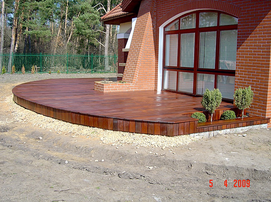 Taras drewniany. Realizacja w Legnicy.