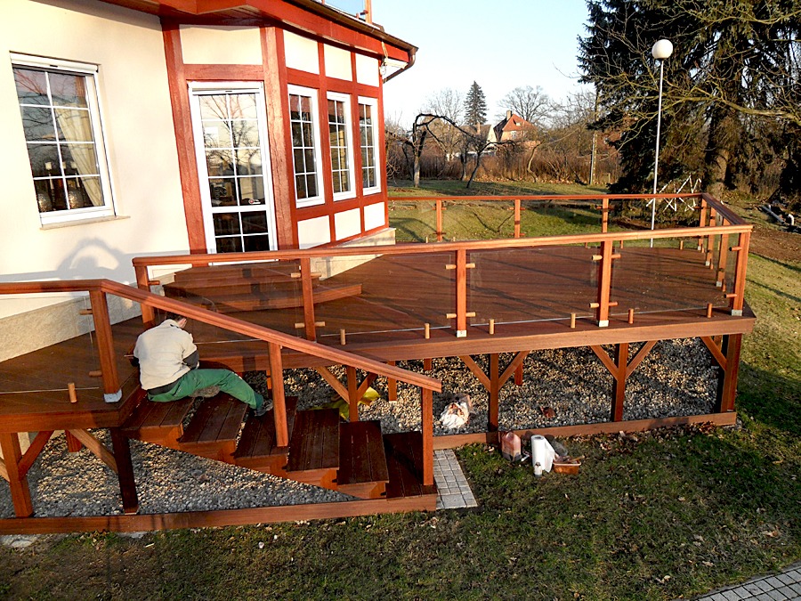 Budowa tarasu drewnianego z drewna egzotycznego. Realizacja w Cigacicach.