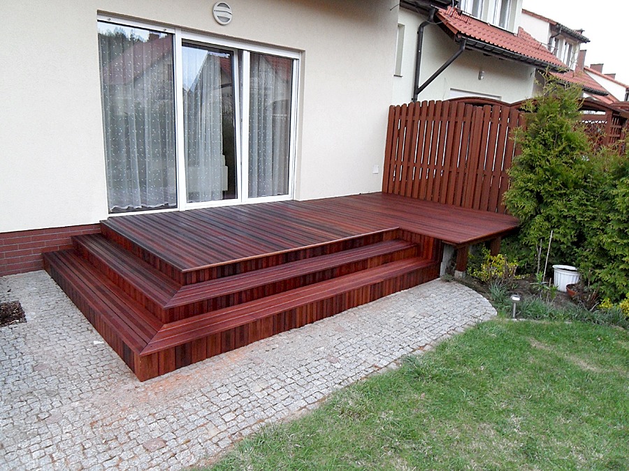 Budowa tarasu z drewna egzotycznego. Realizacja w Zielonej Górze.