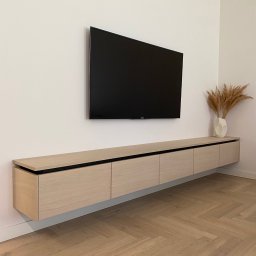 Prawie 3 metrowa szafka z naturalnego, bielonego dębu.