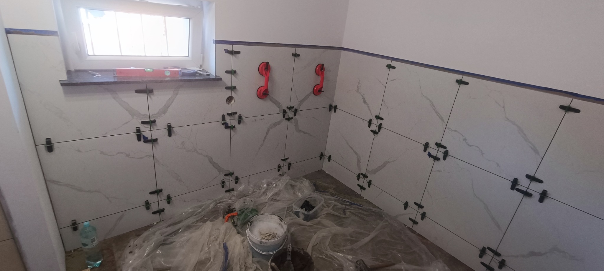 Położenie gresu na ścianie 60x60