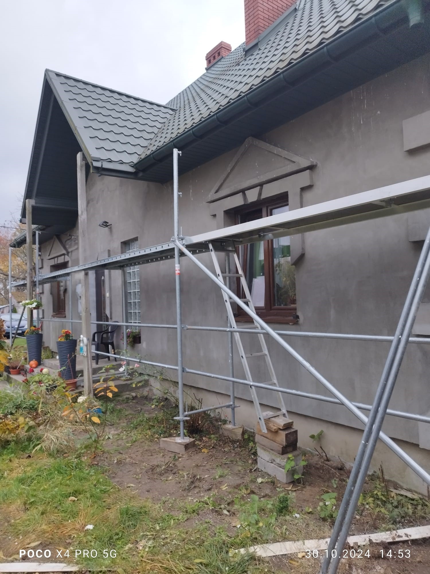 Przed malowaniem elewacji.