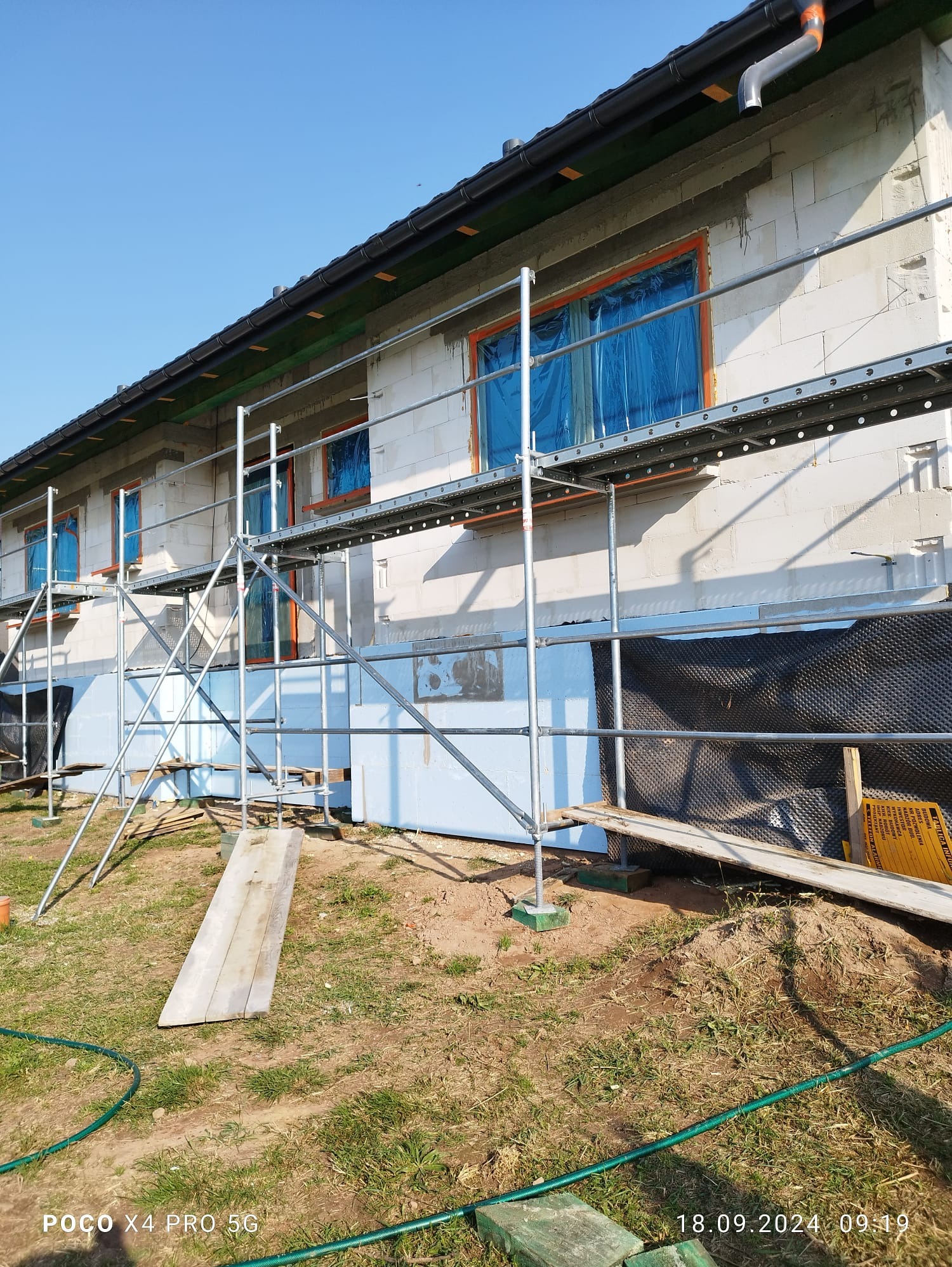 Przygotowanie prac do ocieplenia budynku.