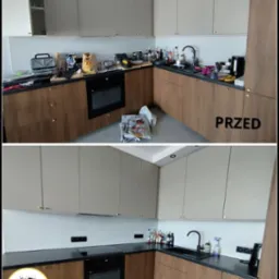 Zdjęcie typu 'przed i po' przedstawia metamorfozę kuchni: górne zdjęcie pokazuje bałagan na blacie, naczynia w zlewie i torbę na podłodze, dolne zdjęcie ukazuje tę samą kuchnię po posprzątaniu,...