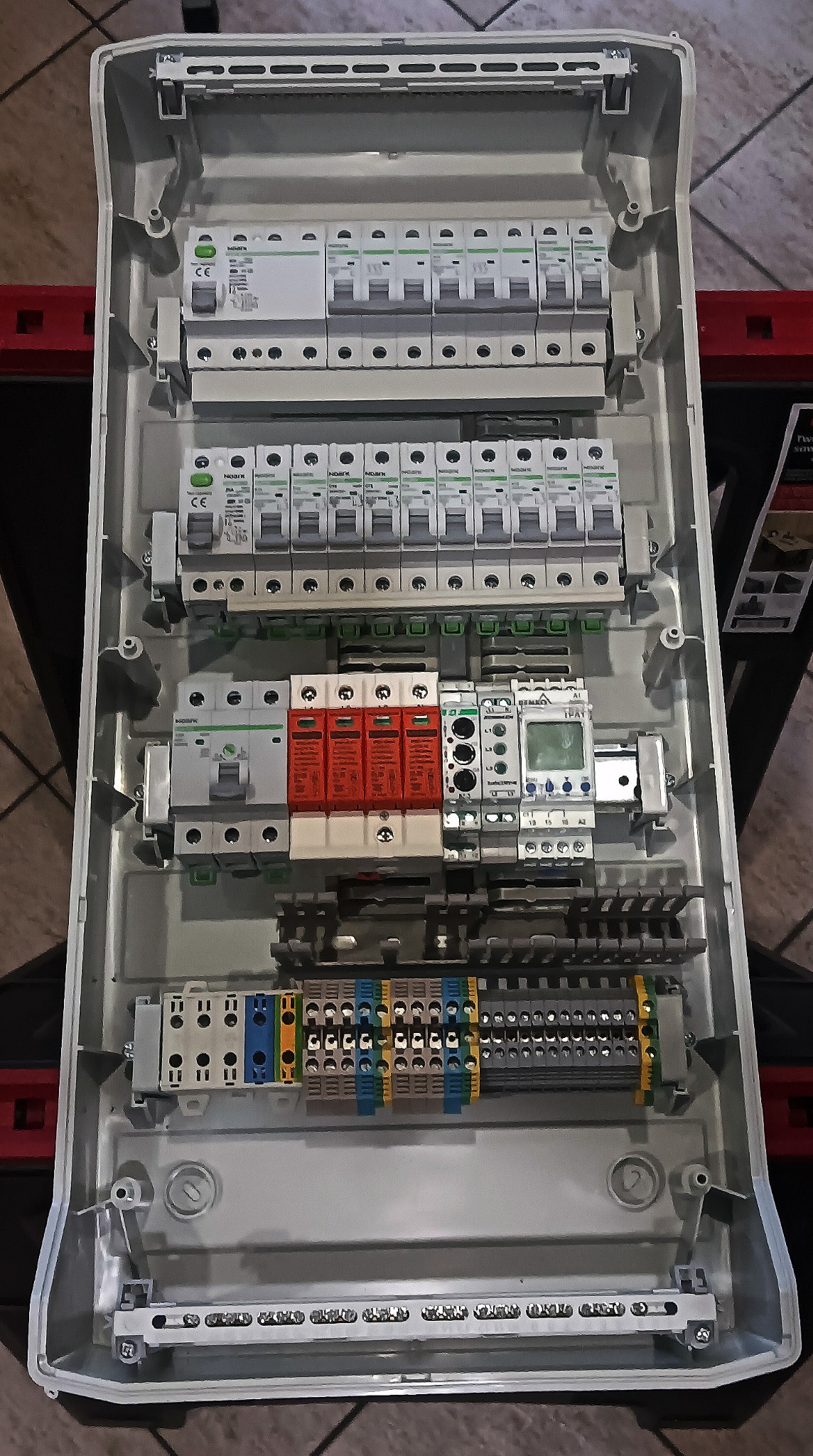 Projekt i montaż rozdzielnicy elektrycznej.