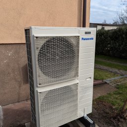 STANTECH PIOTR STANKIEWICZ - Pompa ciepła typu split Panasonic współpracująca z panelami solarnymi