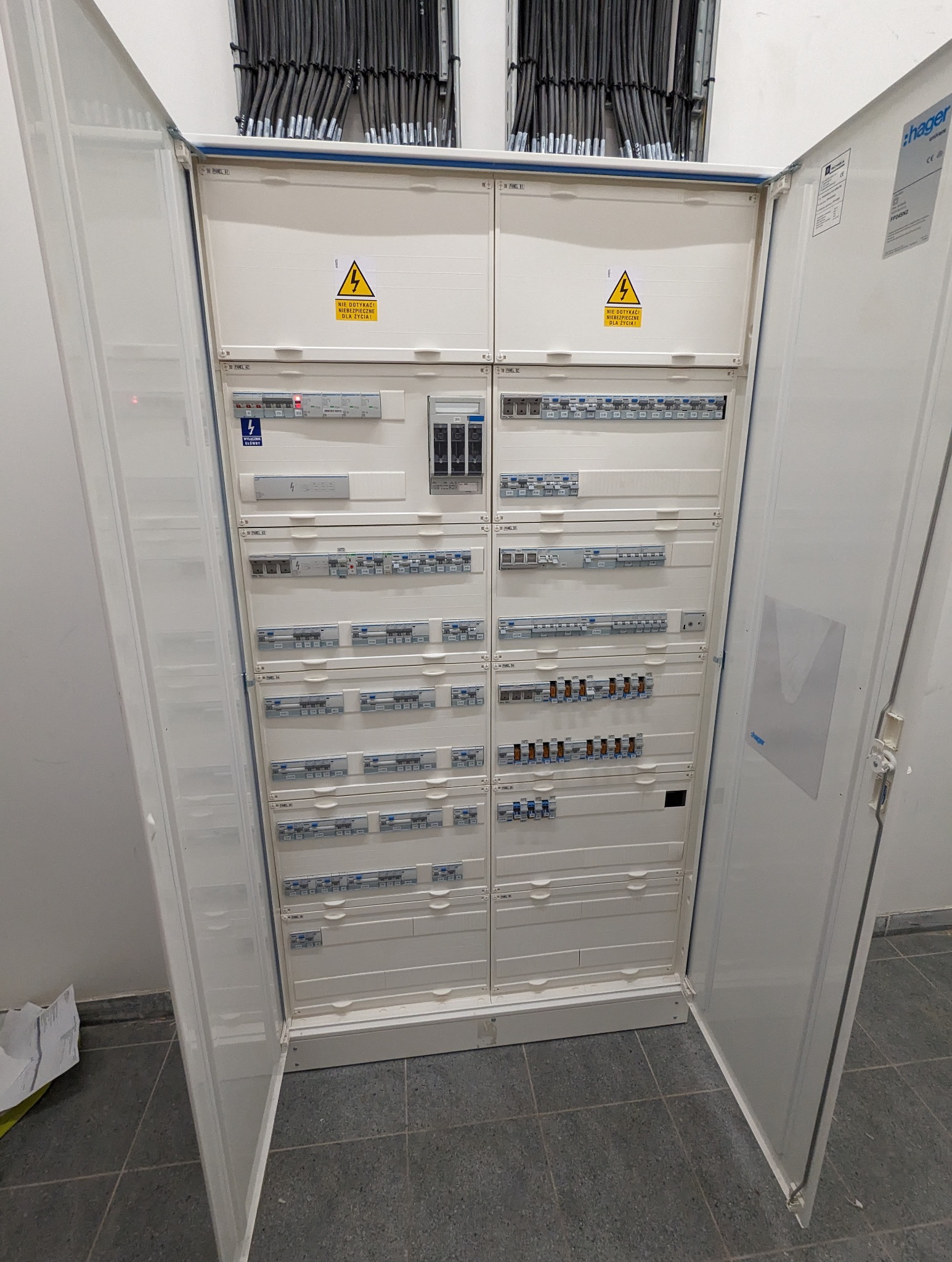 Rozdzielnica elektryczna przemysłowa, realizacja dla wojsk NATO