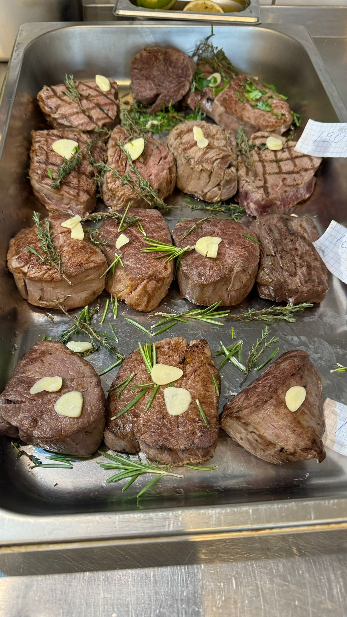 Filety z polędwicy wołowej.