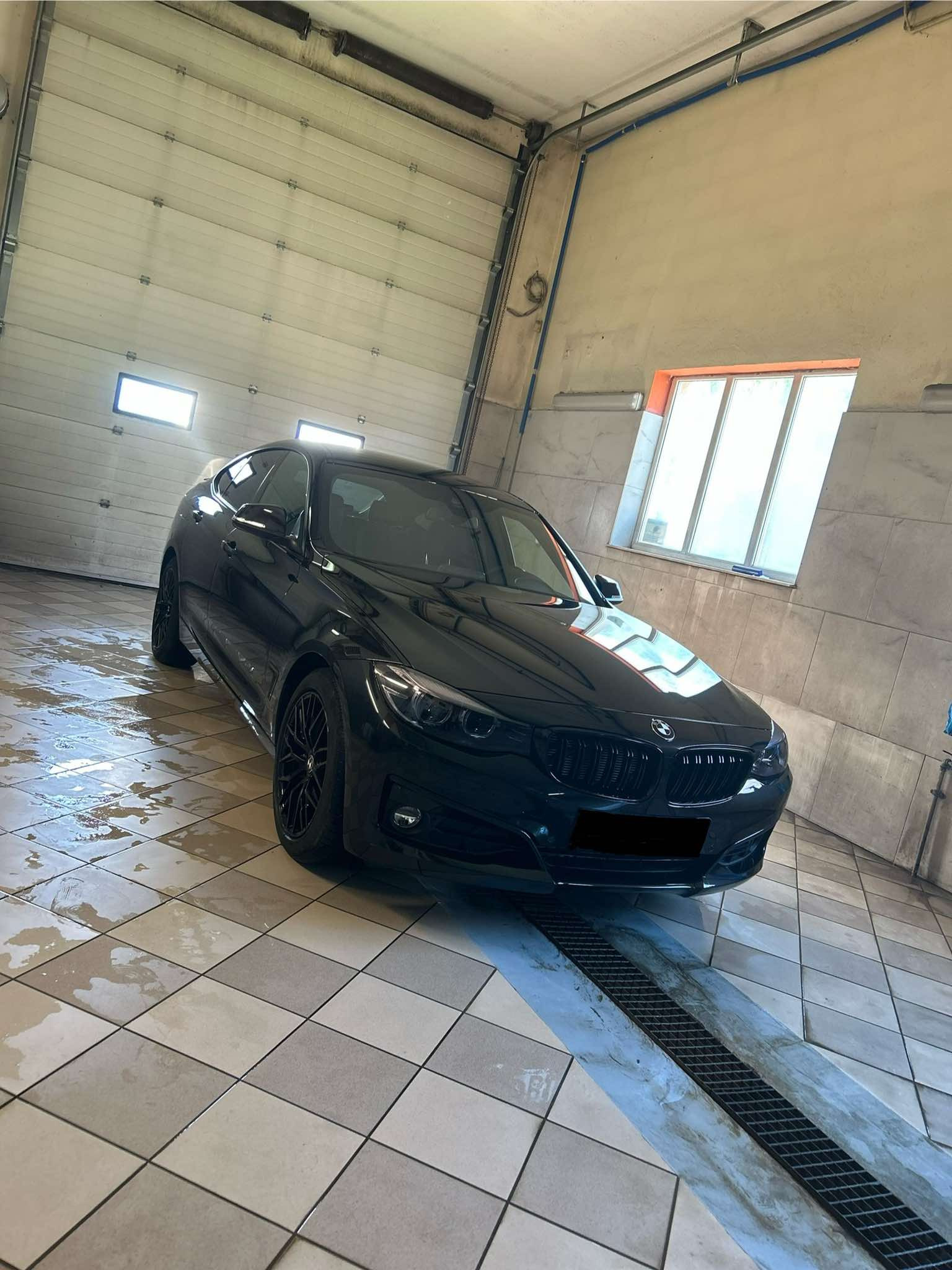 wygląd samochodu po myciu zewnętrznym i wewnętrznym