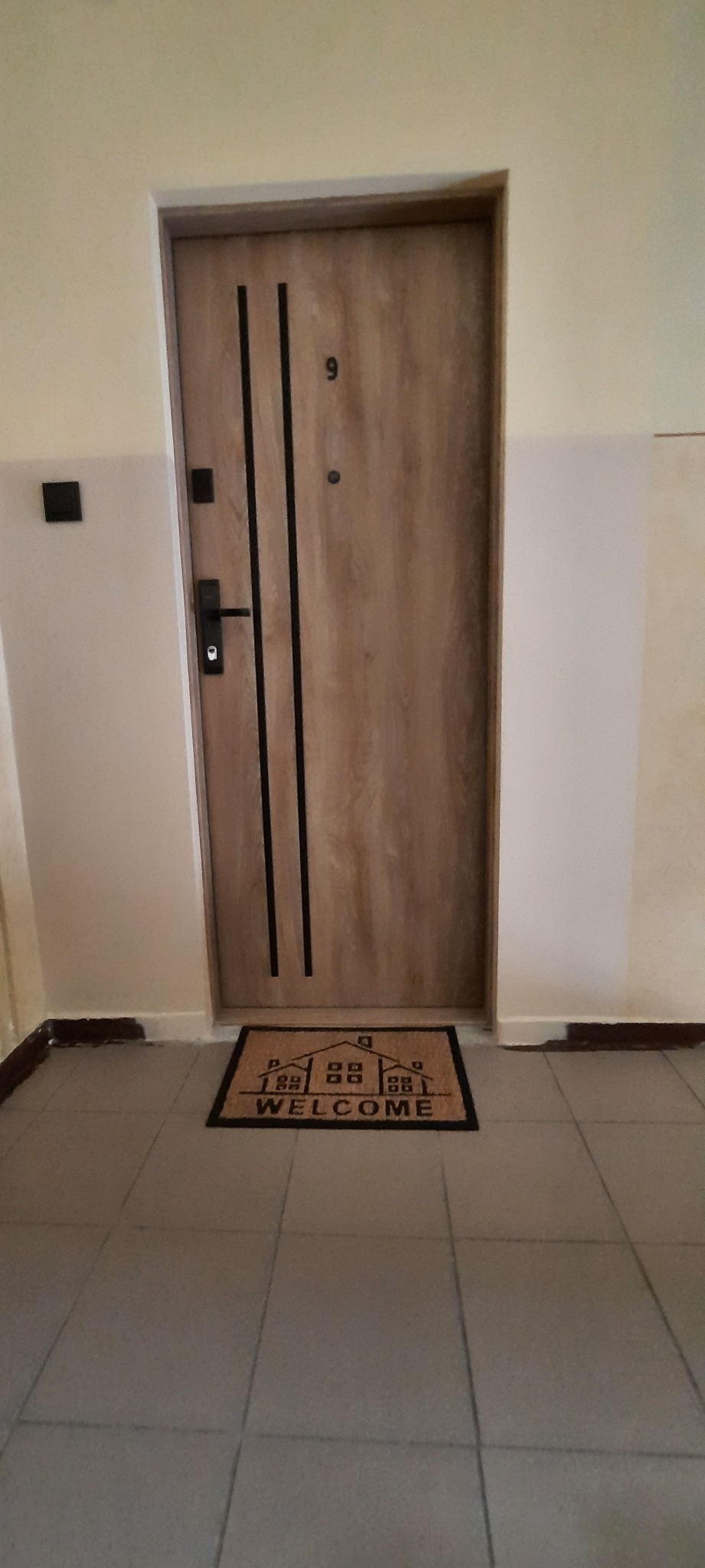 Drzwi Gerda w kolorze dąb turner + okucia i aplikacje w kolorze czarnym