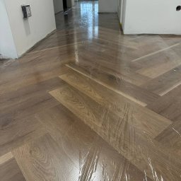 Wszystkie usługi podłogowe realizujemy szybko i sprawnie, nawet dla najbardziej wymagających klientów.