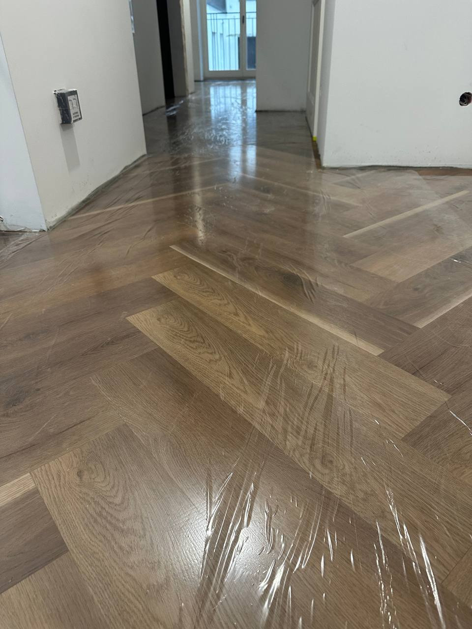 Wszystkie usługi podłogowe realizujemy szybko i sprawnie, nawet dla najbardziej wymagających klientów.