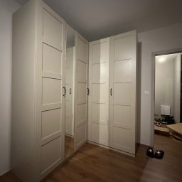 Skręcenie szafy PAX