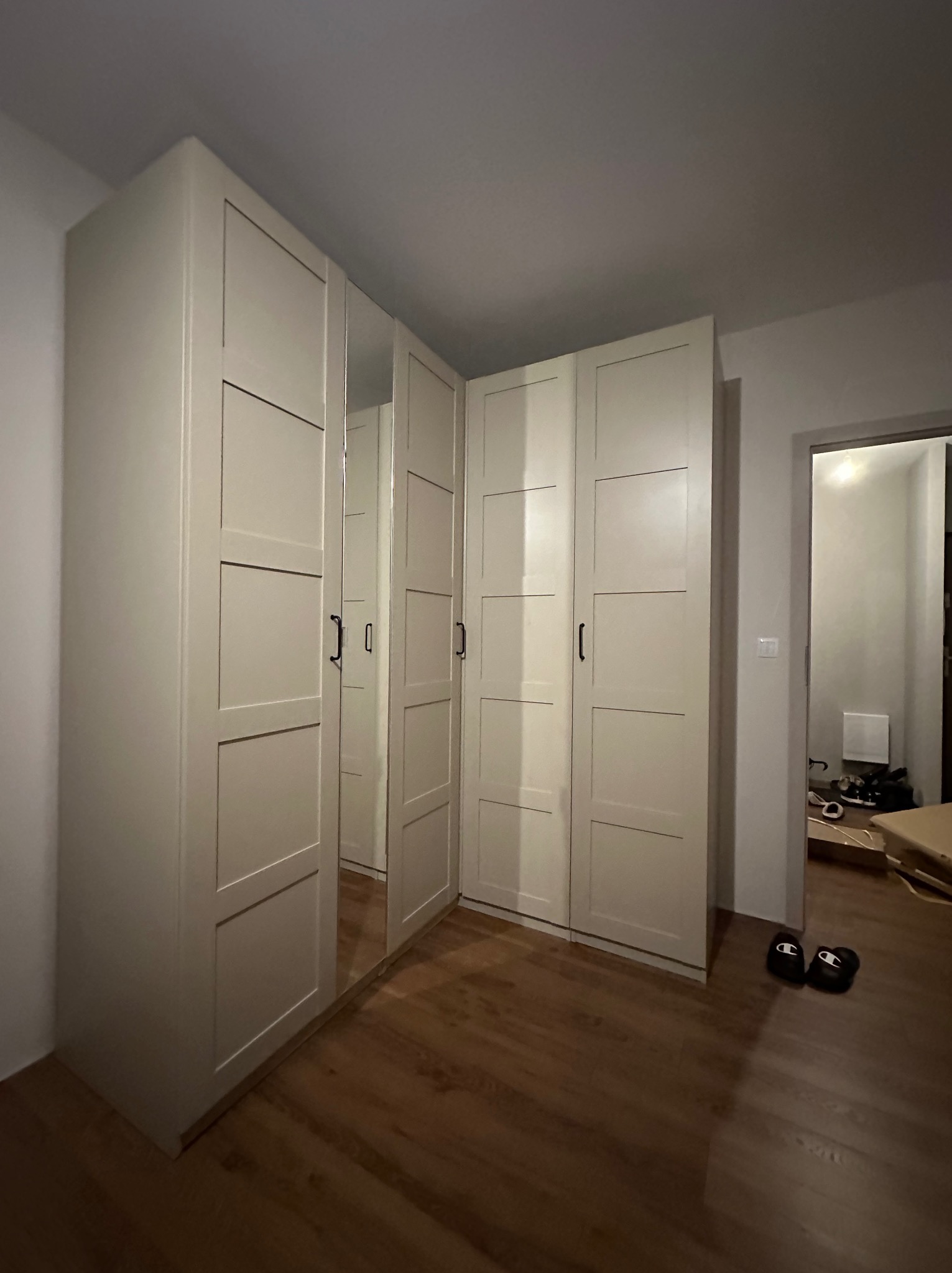 Skręcenie szafy PAX