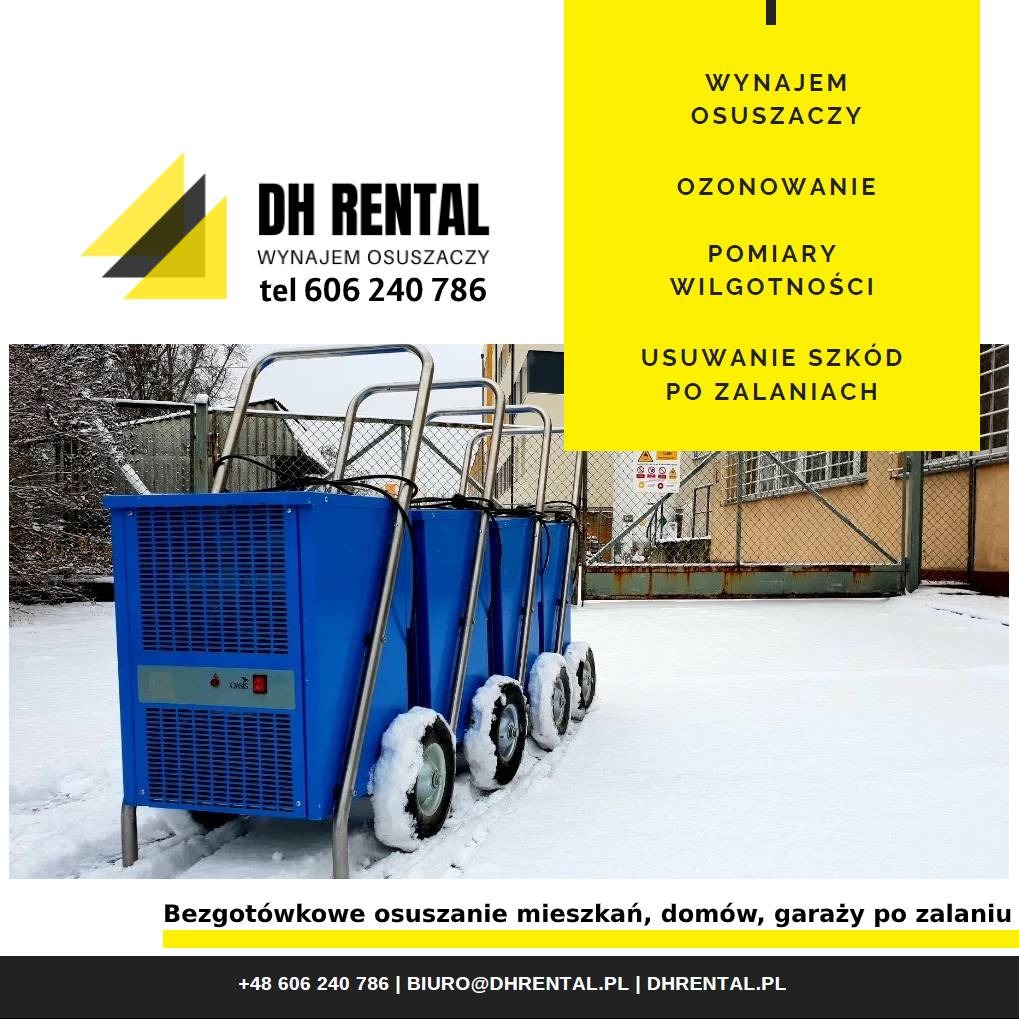 Reklama firmy DH Rental z niebieskimi osuszaczami na kółkach, stojącymi na śniegu przed budynkiem. Żółte tło z tekstem: Wynajem osuszaczy, ozonowanie, pomiary wilgotności, usuwanie szkód po zalaniach.