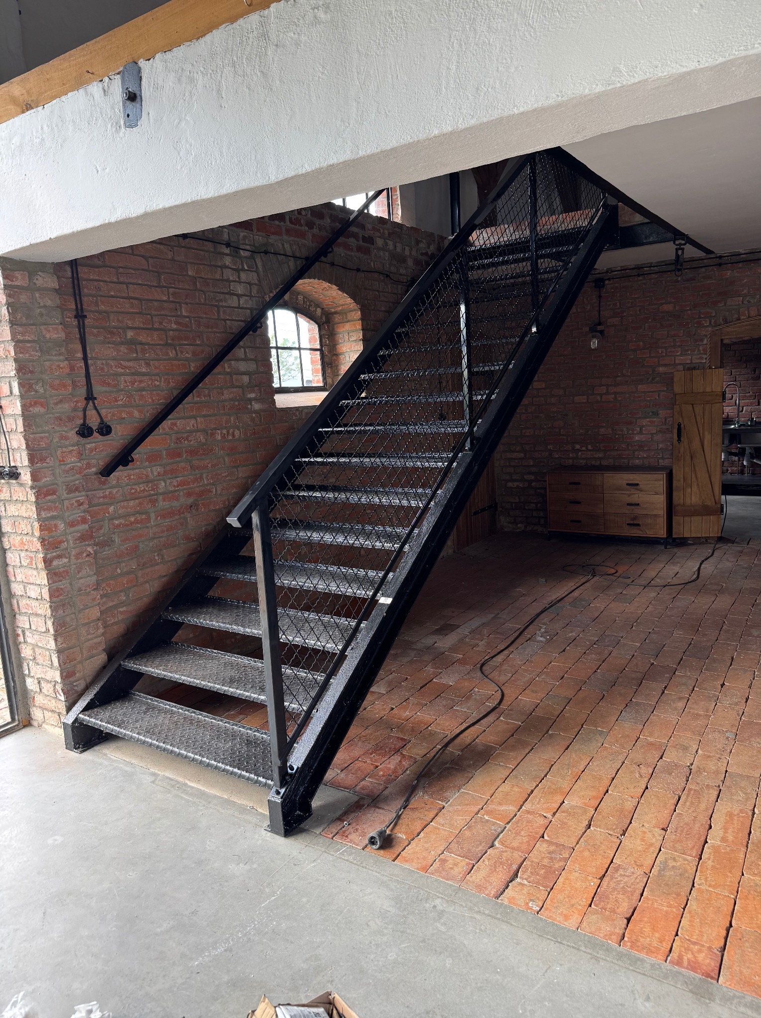 Schody przeciwpożarowe ognioodporne spełniające normy EI60