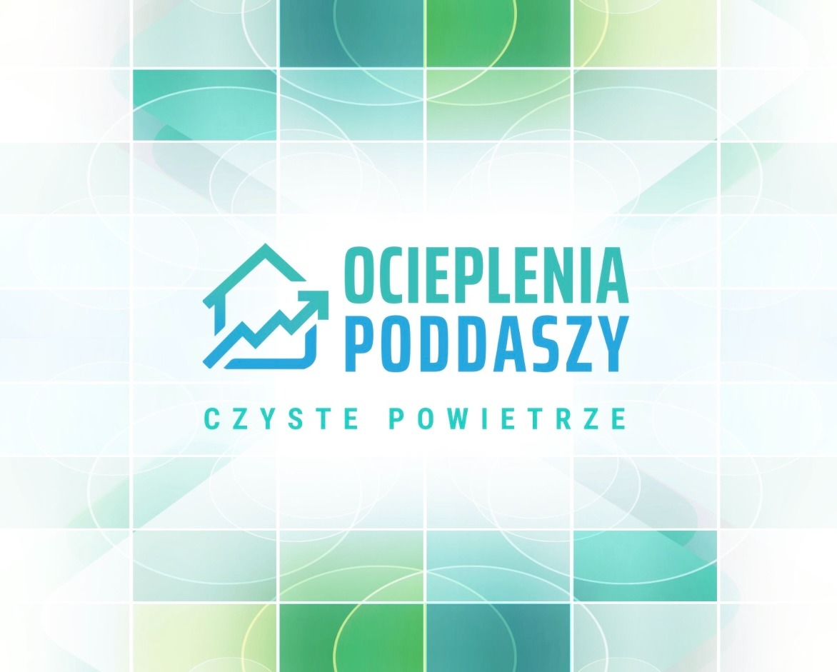Grafika reklamowa z logotypem przedstawiającym dom ze strzałką w górę, hasłem 'Ocieplenia Poddaszy' oraz 'Czyste Powietrze' na tle w odcieniach bieli i zieleni.