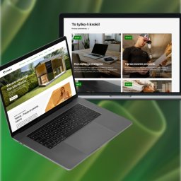 OXEMO - Dwa ekrany laptopów prezentują stronę internetową firmy Tikka, z procesem zamówienia w 4 krokach. Widoczne etapy: konsultacja, opracowanie projektu, wizualizacje sauny.