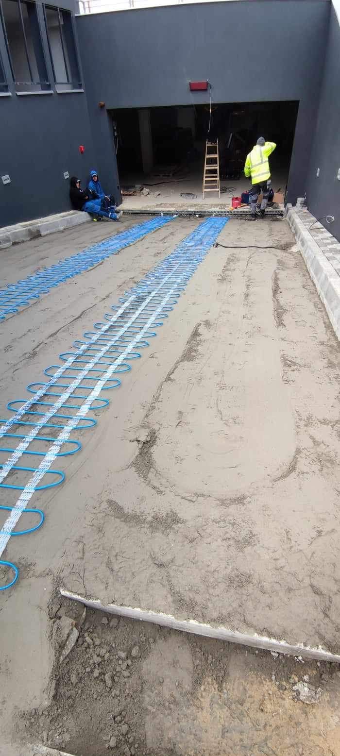 Instalacja podgrzewanego podjazdu