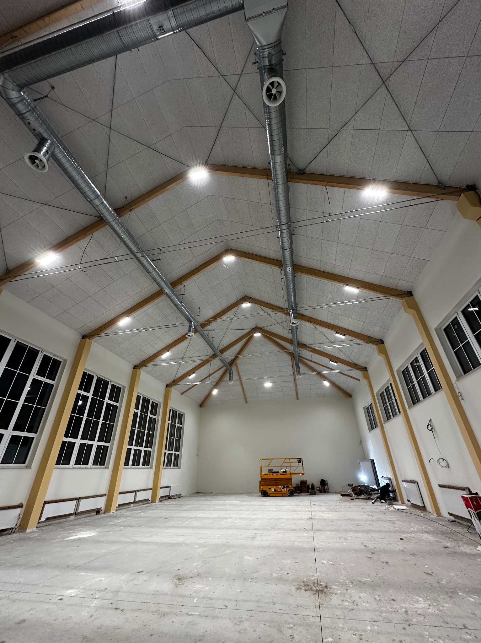 Instalacja oraz montaż oświetlenia Hali Sportowej