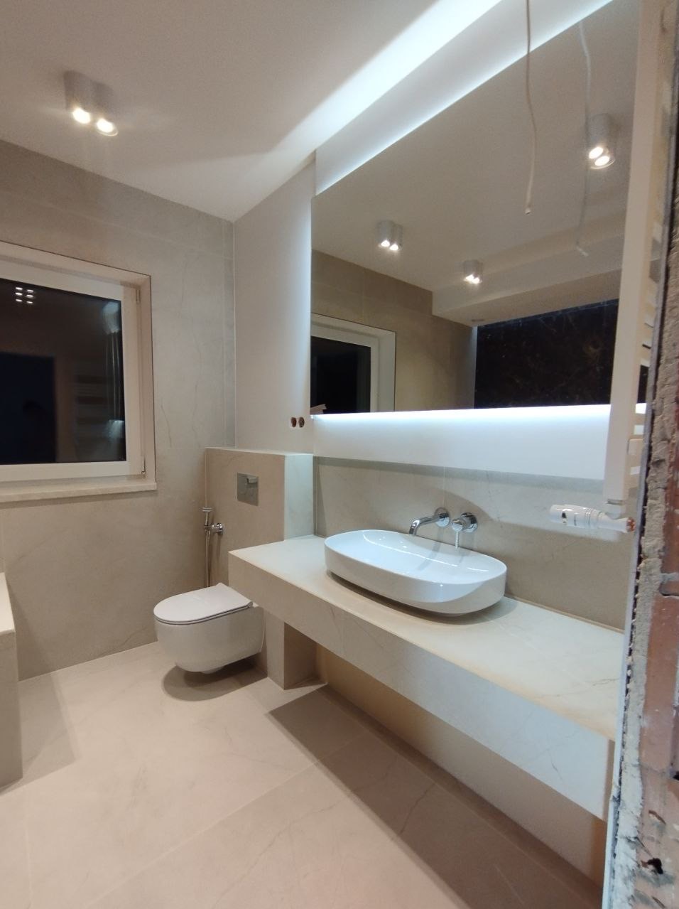 Profesjonalny remont łazienki: nowe płytki, armatura i meble. Zmienimy Twoją łazienkę w komfortową przestrzeń!