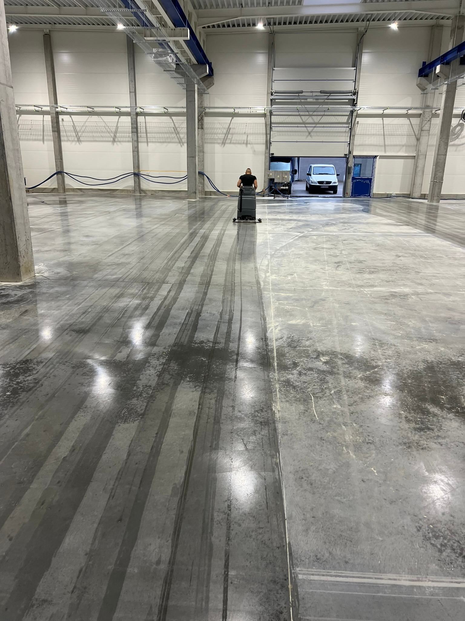 Beta System – trwałe, nowoczesne posadzki przemysłowe. Jakość, precyzja i terminowość. Zaufaj naszemu doświadczeniu!