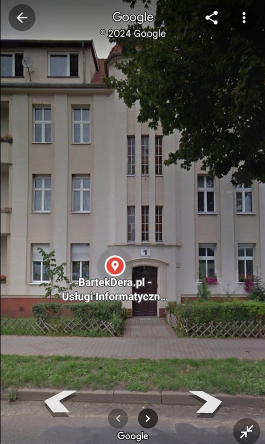 Fasada budynku z adresem BartekDera.pl - Usługi Informatyczne oznaczona pinezką Google Maps.