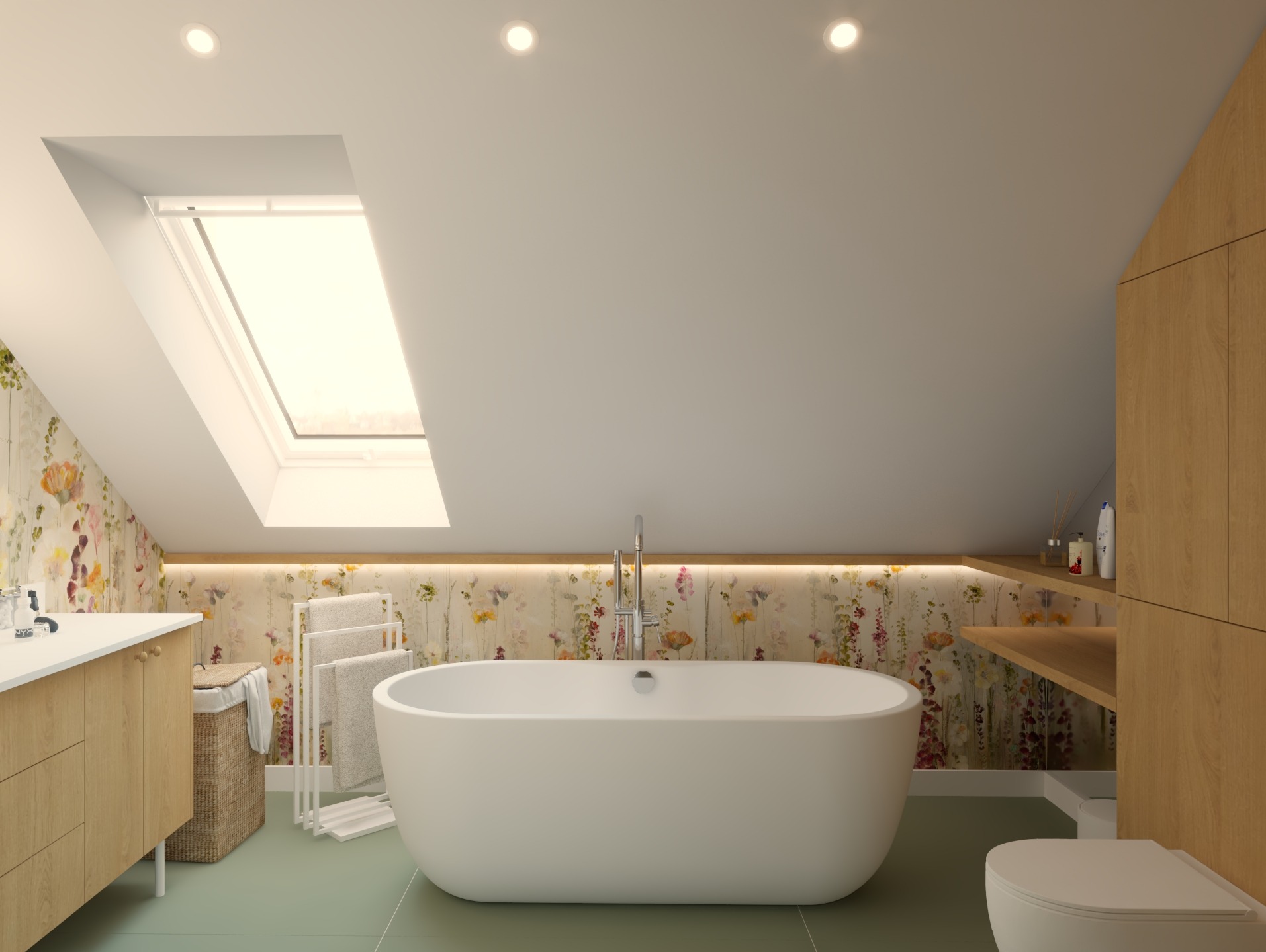 Nowoczesna łazienka na poddaszu z oknem dachowym, wolnostojącą wanną i szafką z drewnianymi frontami. Ściany zdobi tapeta w kwiaty, a podłoga ma odcień zieleni.