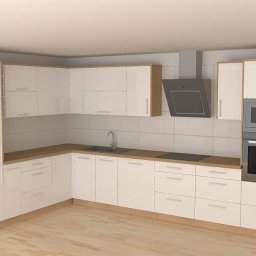 GAL - Wizualizacja kuchni w kształcie litery U z białymi, lakierowanymi frontami i drewnianymi akcentami, szarym okapem i sprzętem AGD w zabudowie, na tle białych płytek i drewnianej podłogi.