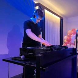 Usługi Muzyczno - Techniczne DJ seboch - Sebastian Ochałek - Oświetlenie Sceniczne Bieździedza